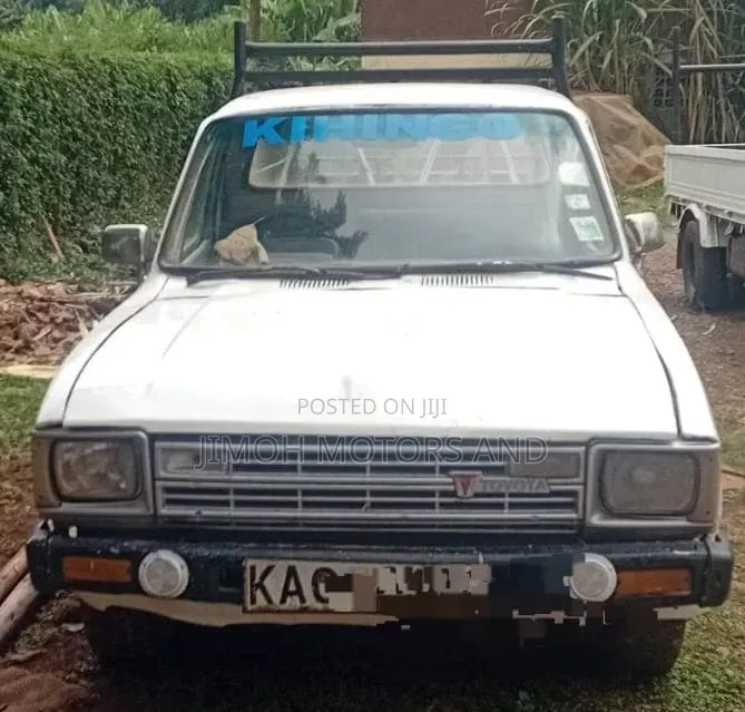 Toyota Hilux 2200 4x4 1986 White
