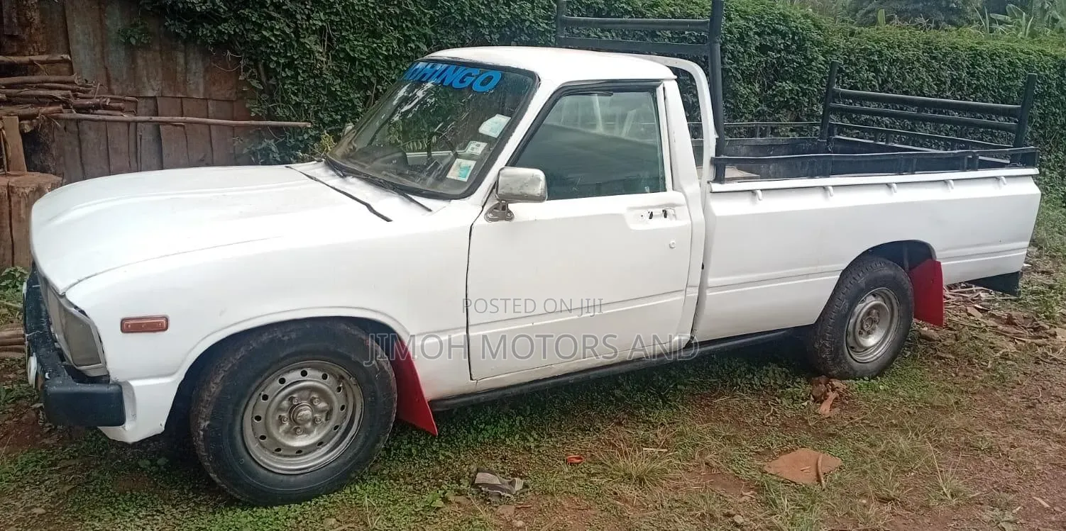 Toyota Hilux 2200 4x4 1986 White