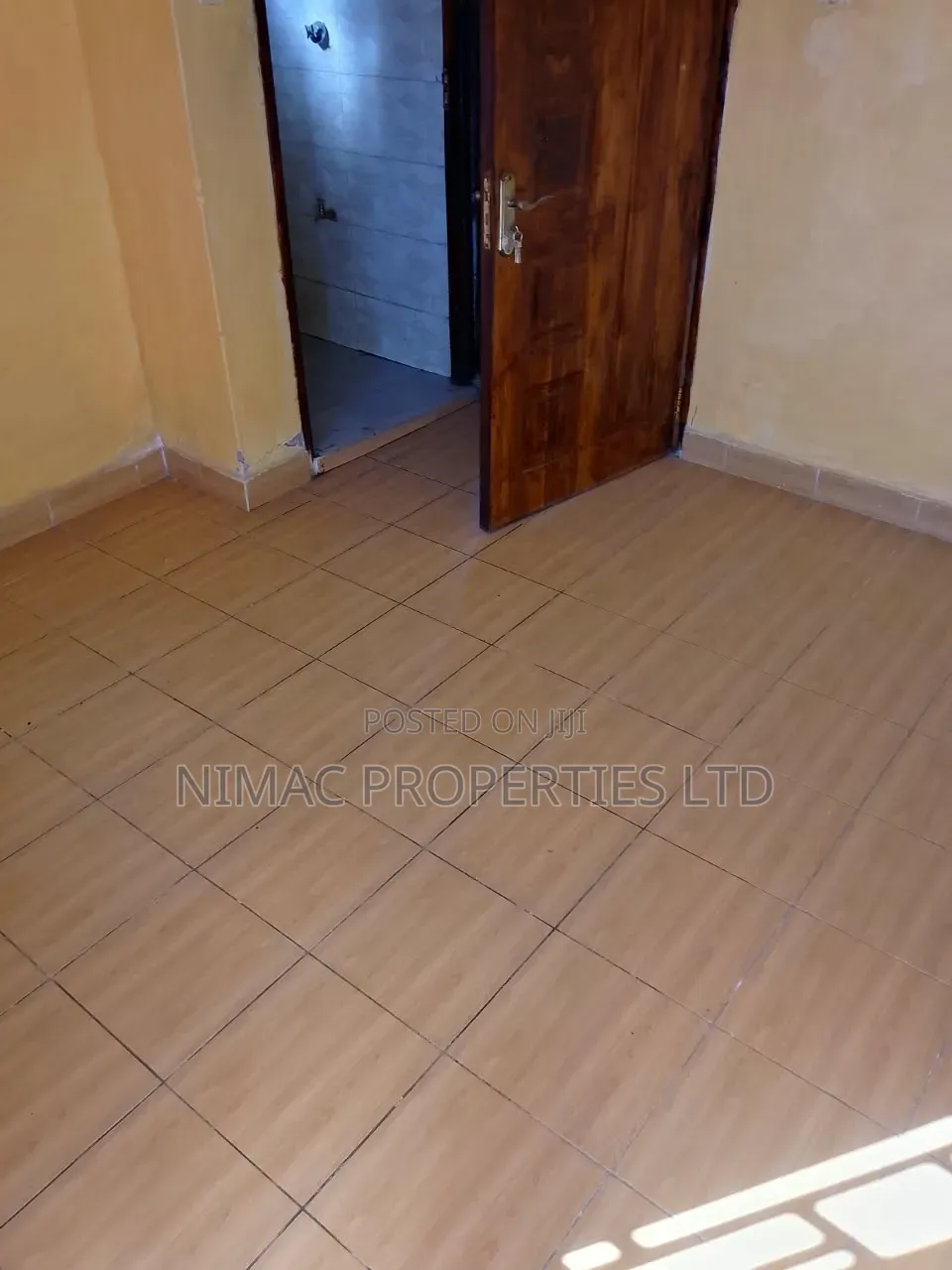 1bdrm Block of Flats in Sunshine Court, Joska for rent