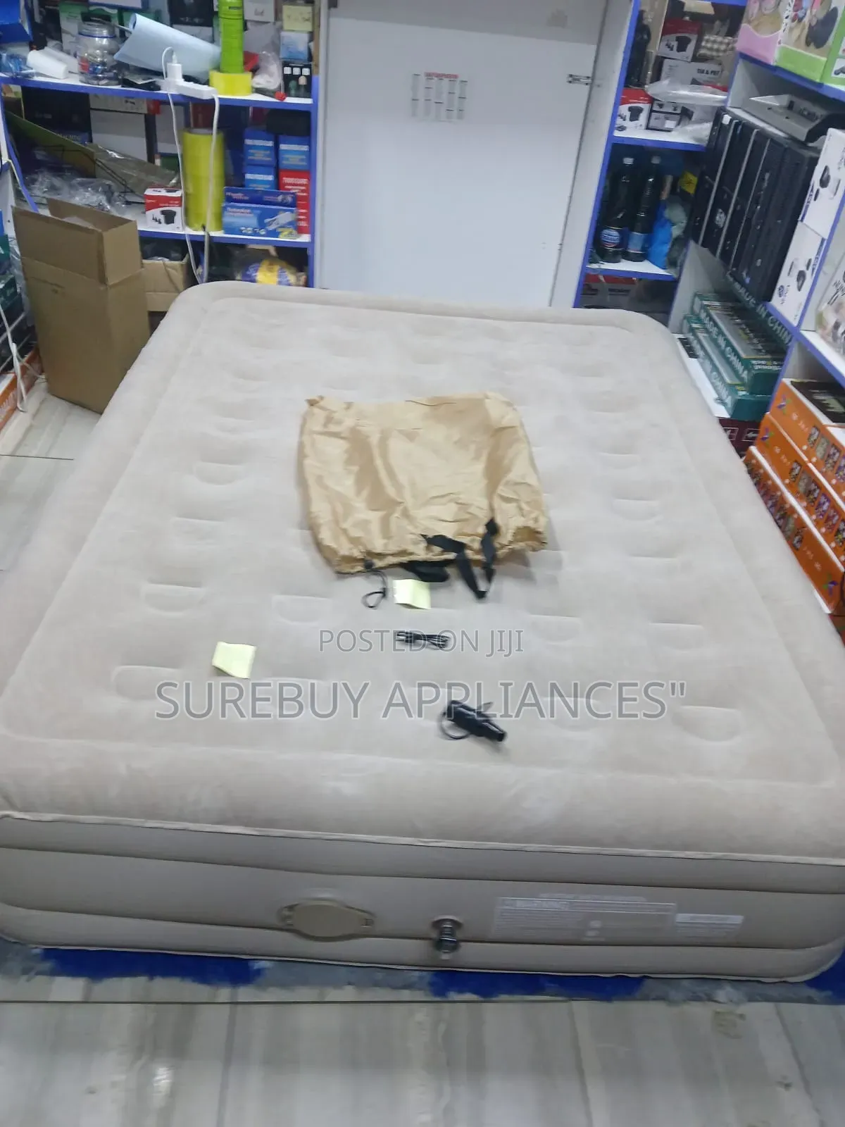 Queensize Airbed With Inbuilt Electric Pump 5 ×6