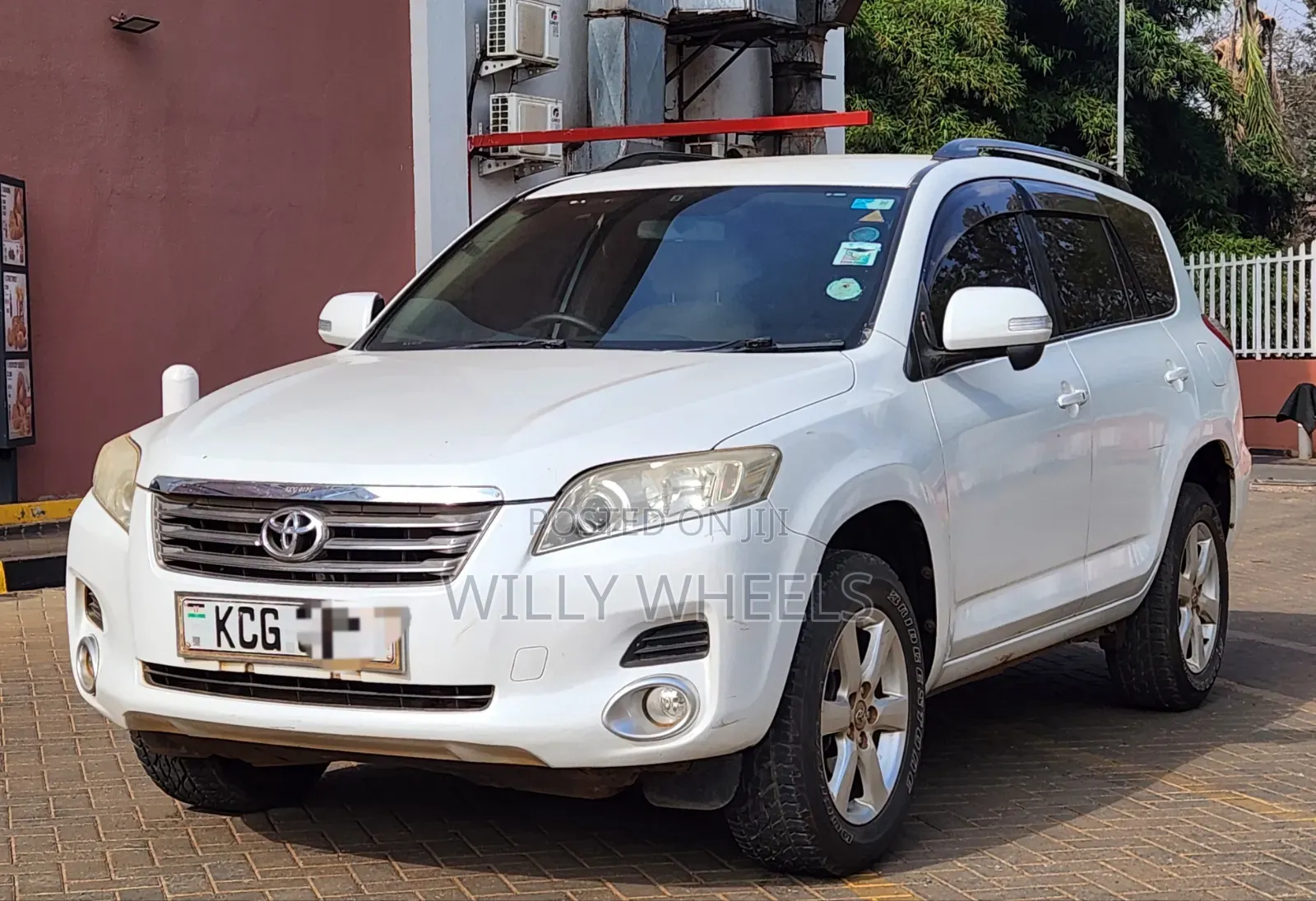 Toyota Vanguard 2010 White