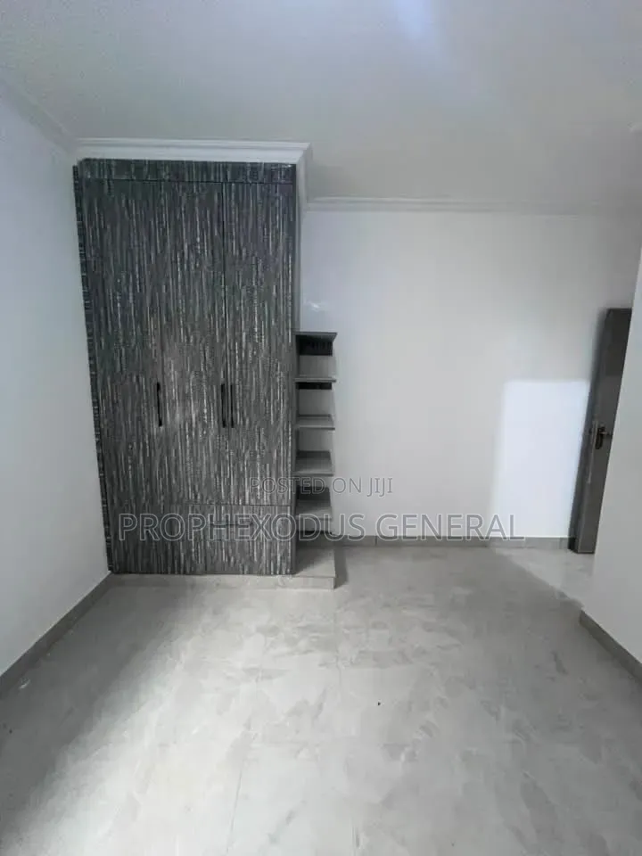 5bdrm Bungalow in Merisho for sale