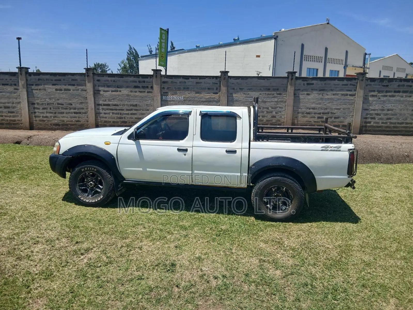 Nissan Hardbody 2000i 2006 White