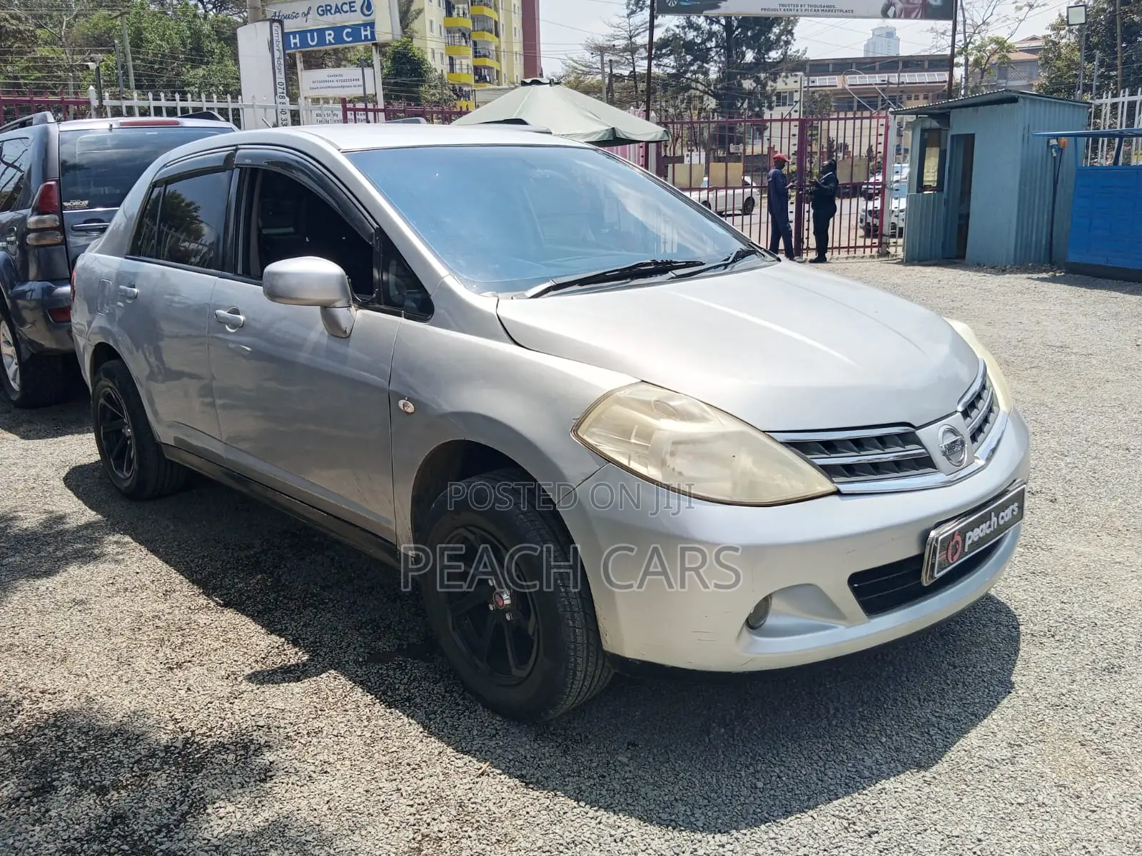 Nissan Tiida 2010 Silver