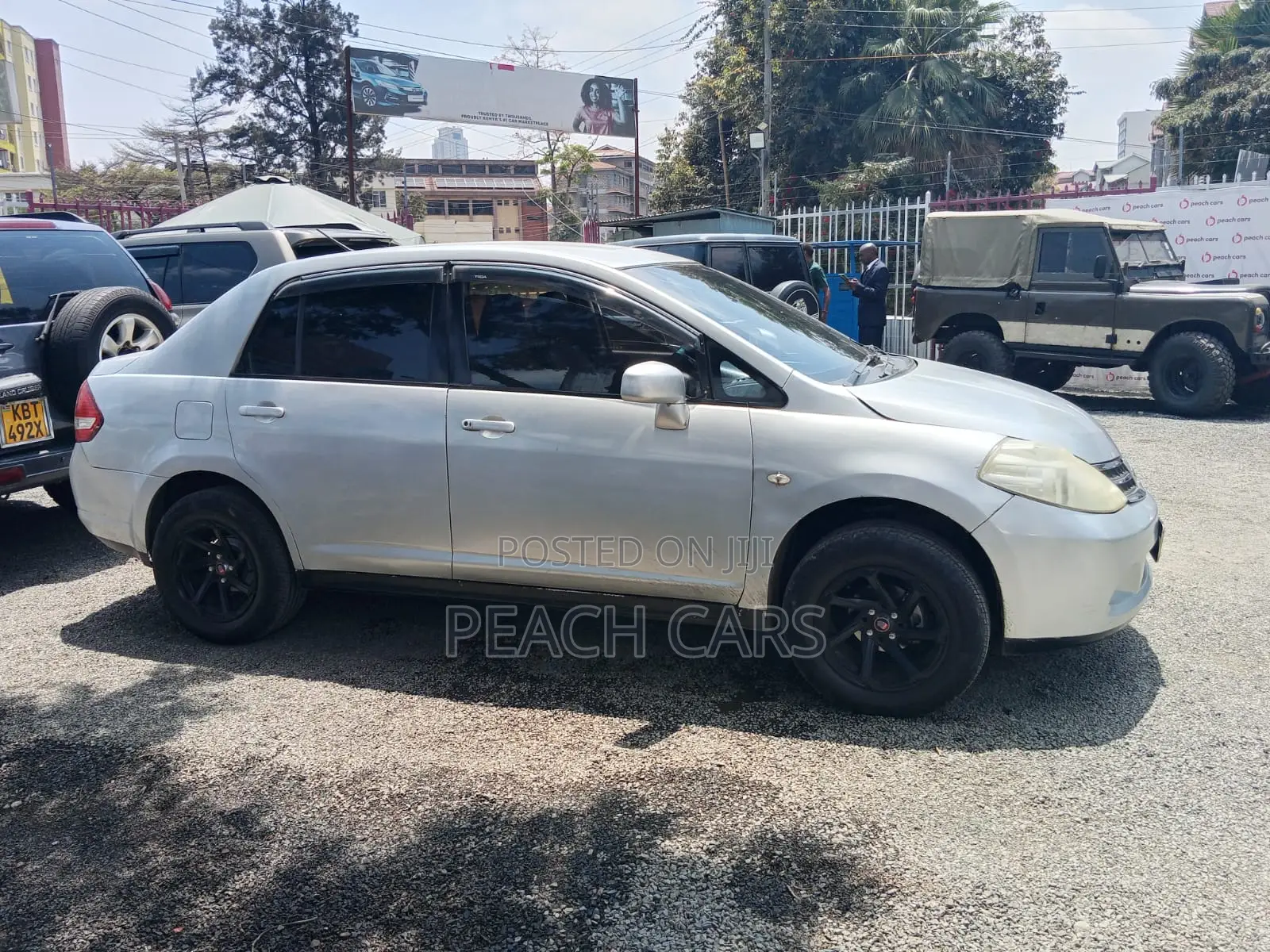 Nissan Tiida 2010 Silver