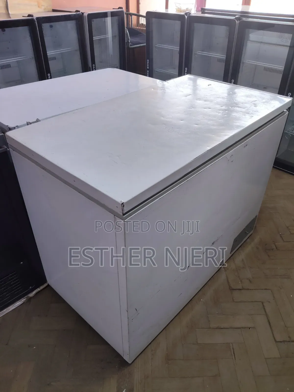 300litres Chest Freezer Pure White