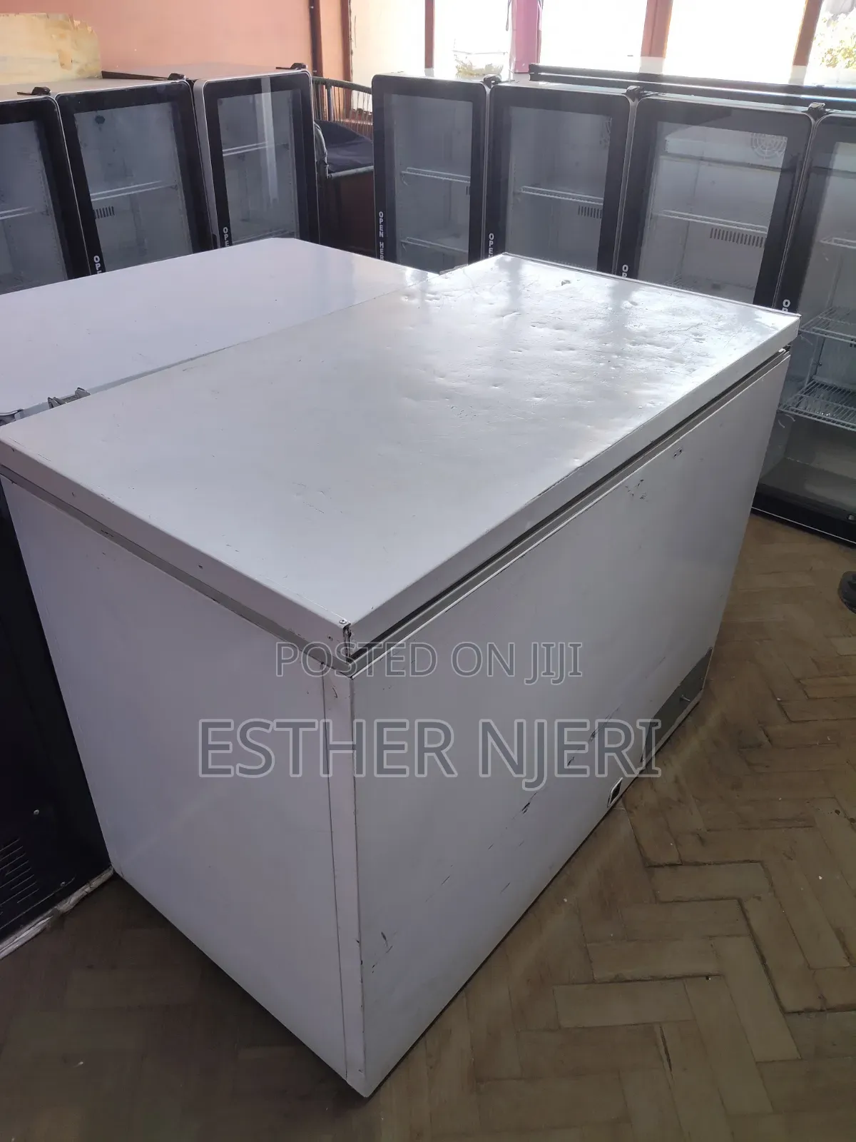 300litres Chest Freezer Pure White