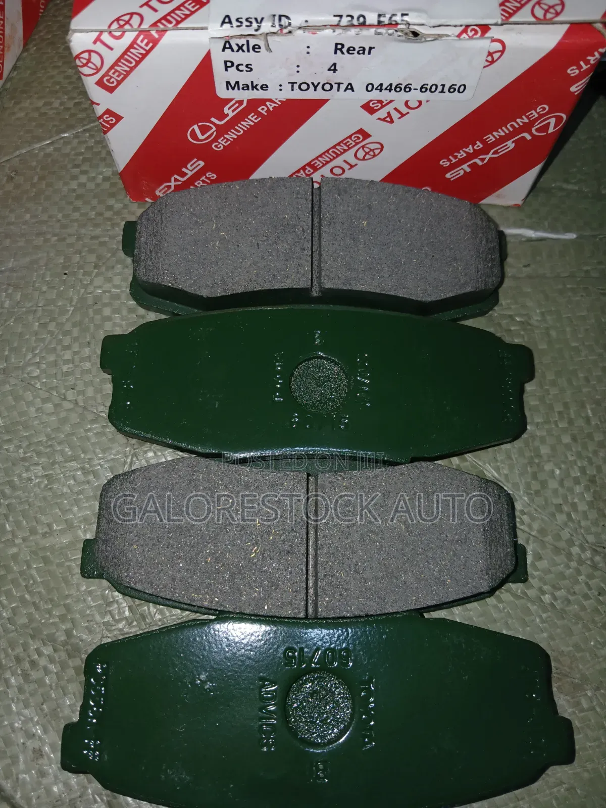 Toyota Genuine 04466-60160  Rear Breakpads