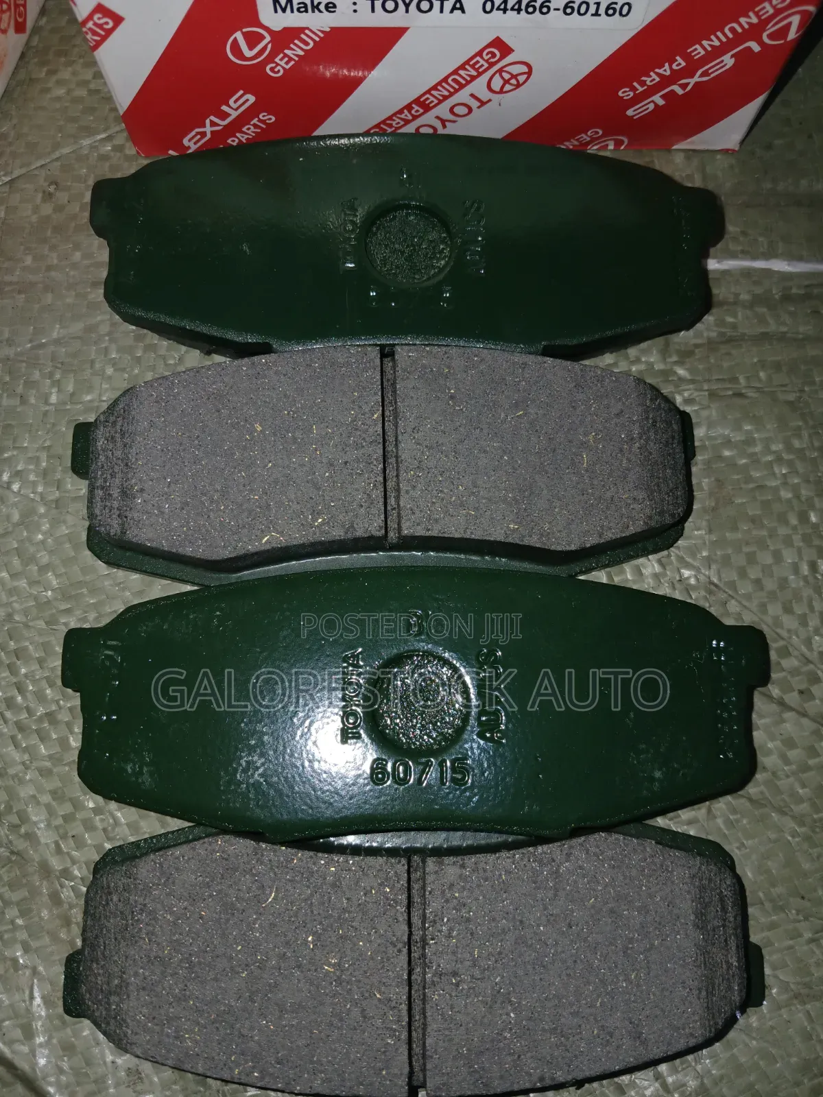 Toyota  Genuine  04466-60160 Rear Breakpads