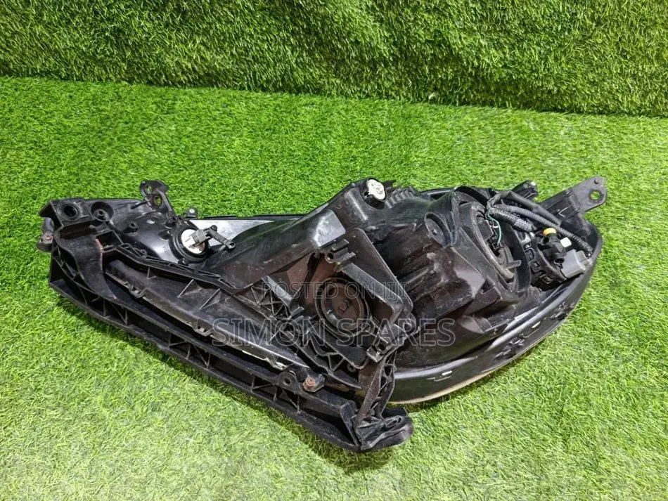 Headlight Assy Rh Honda Fit Hybrid Gp1 2012