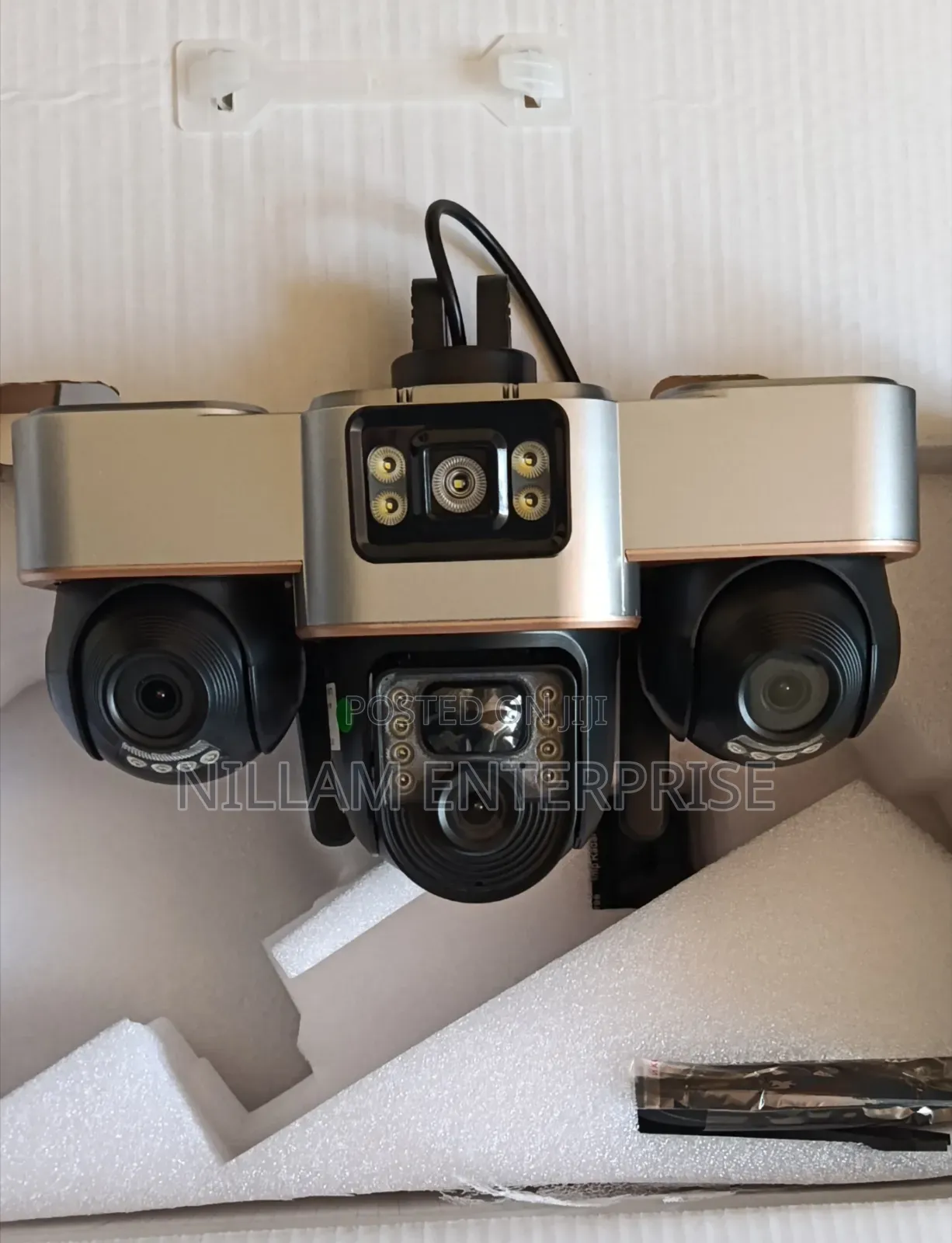 2-in-1 Solar Street Light With AI Triple Lens Solar Camera