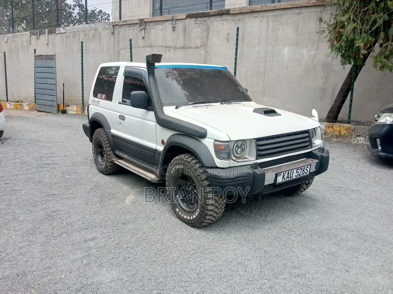 Mitsubishi Pajero 2002 White