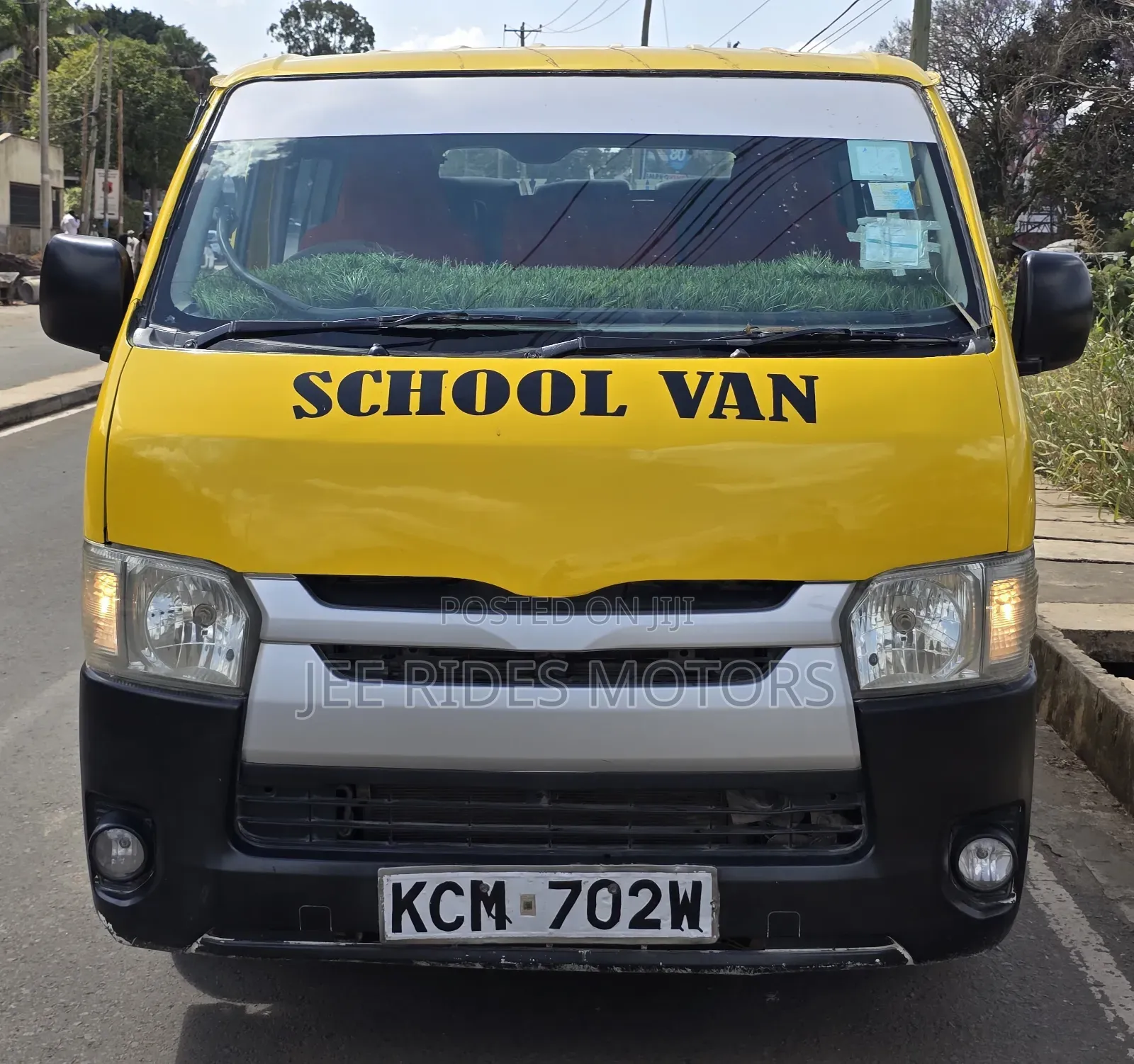 Toyota HiAce 2012 Yellow