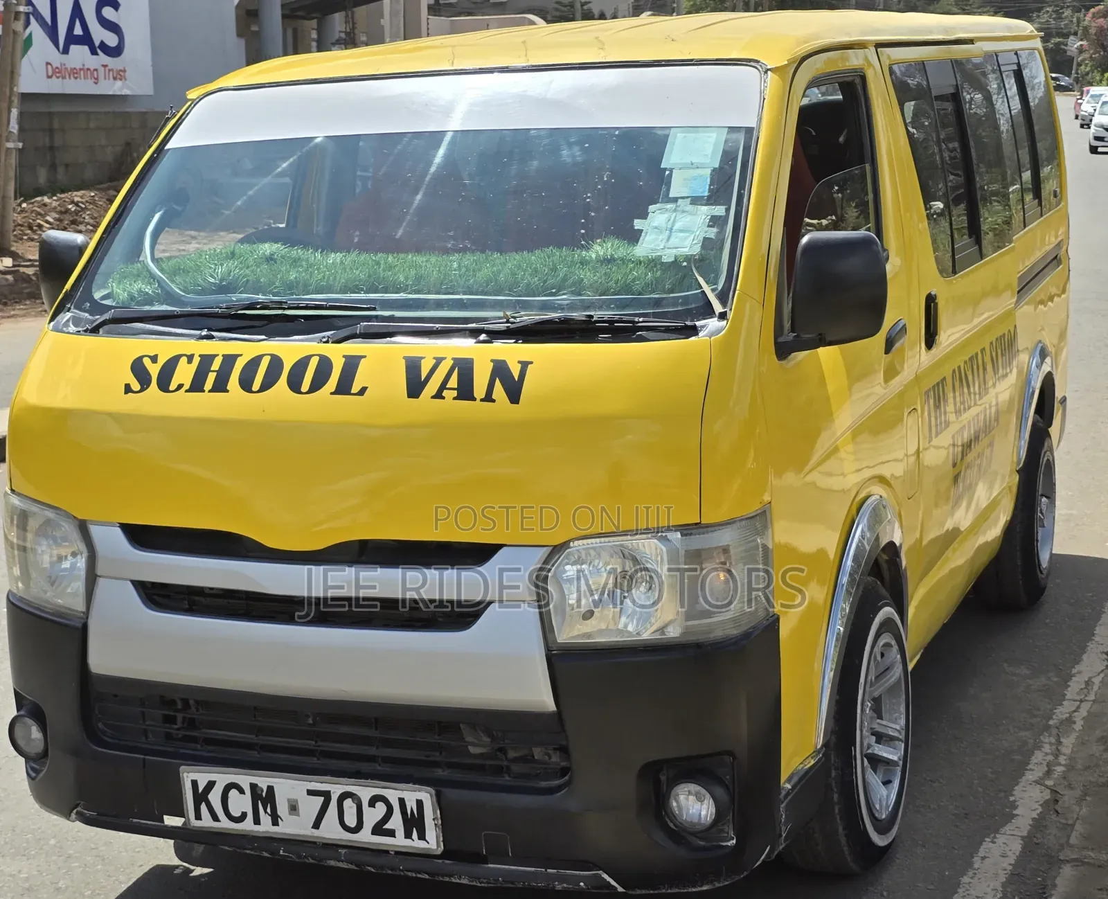Toyota HiAce 2012 Yellow