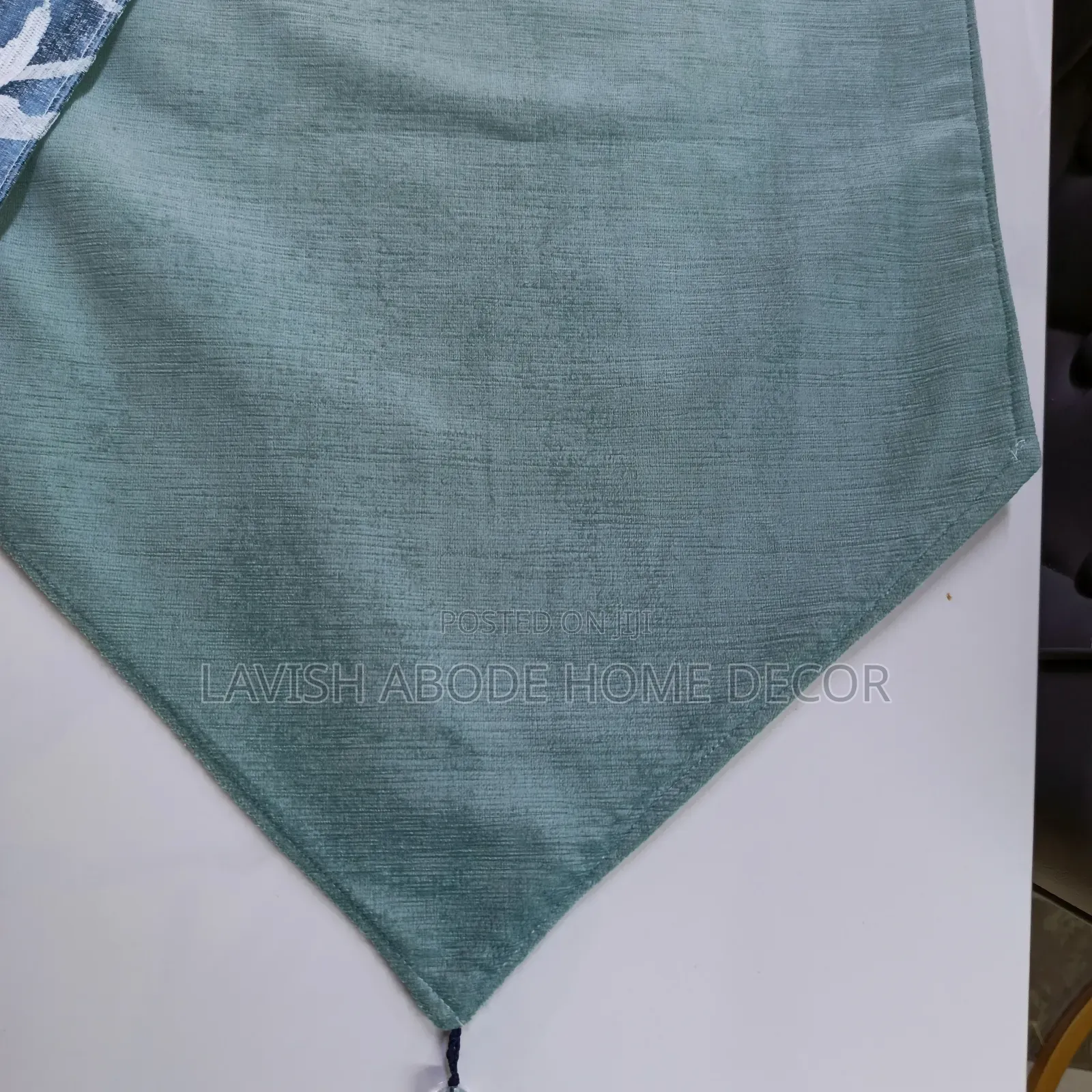 Blue Floral Decorative Table Runner – Elegant Table Décor