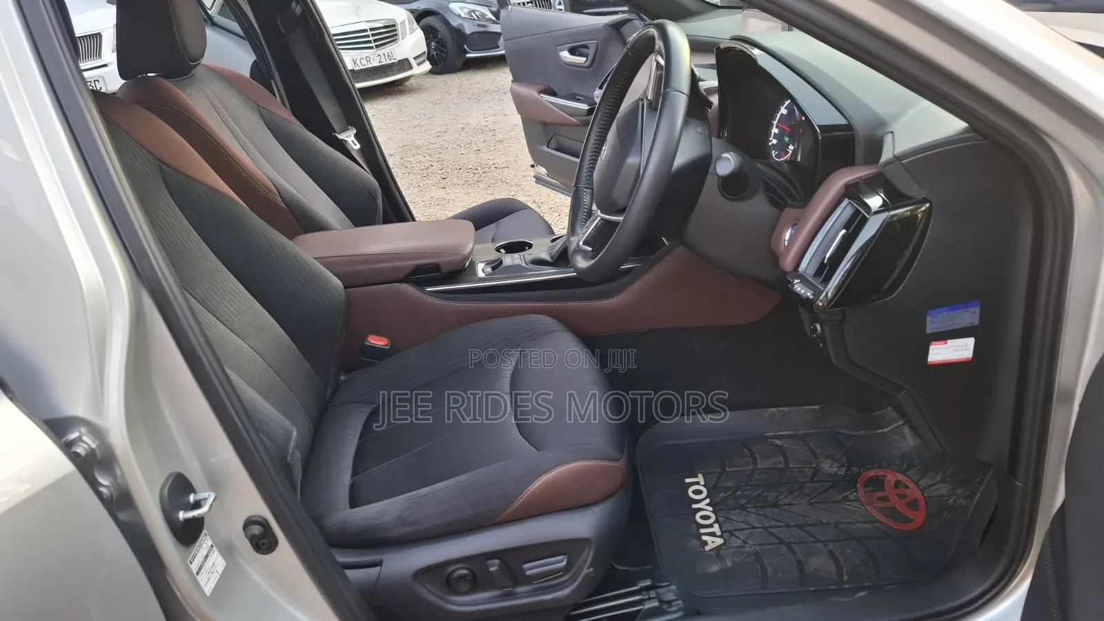 Toyota Crown 2018 Silver