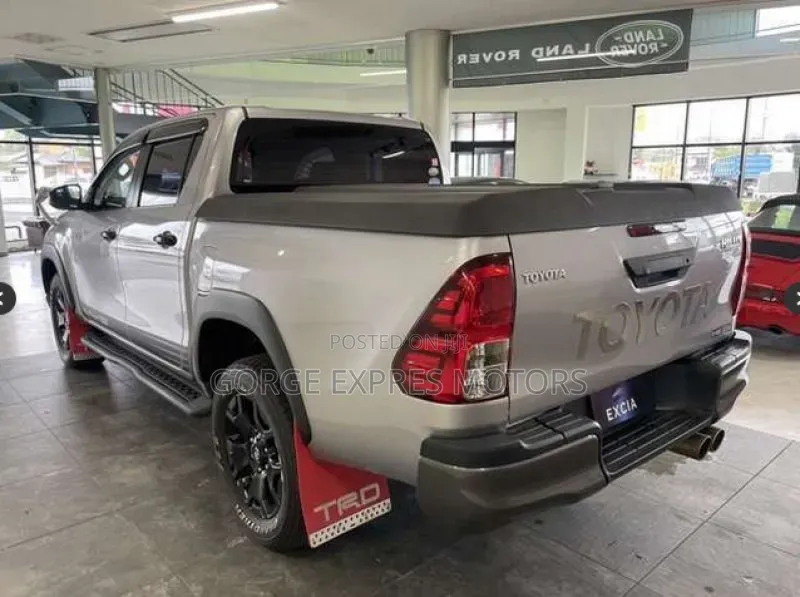 Toyota Hilux 2020 Silver