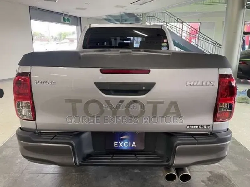 Toyota Hilux 2020 Silver