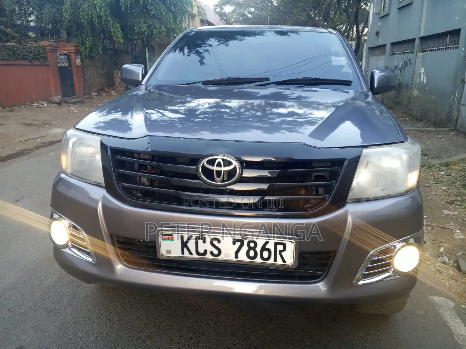 Toyota Hilux 2013 Gray