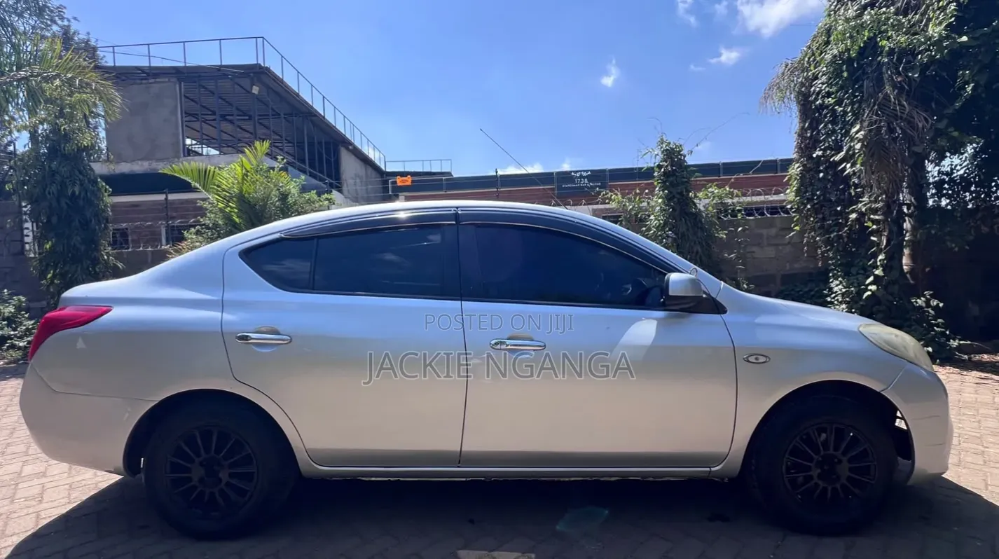 Nissan Latio 1.2 2013 Silver