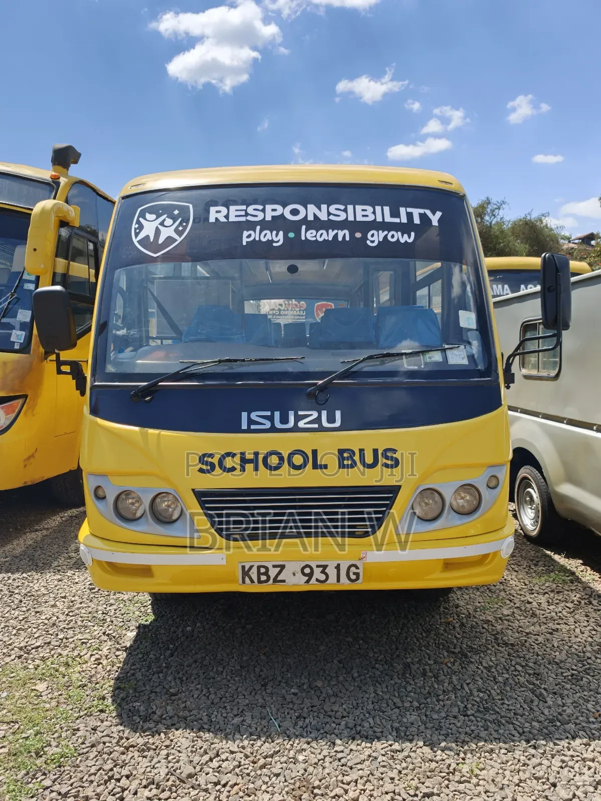 Isuzu NQR 2014 Yellow