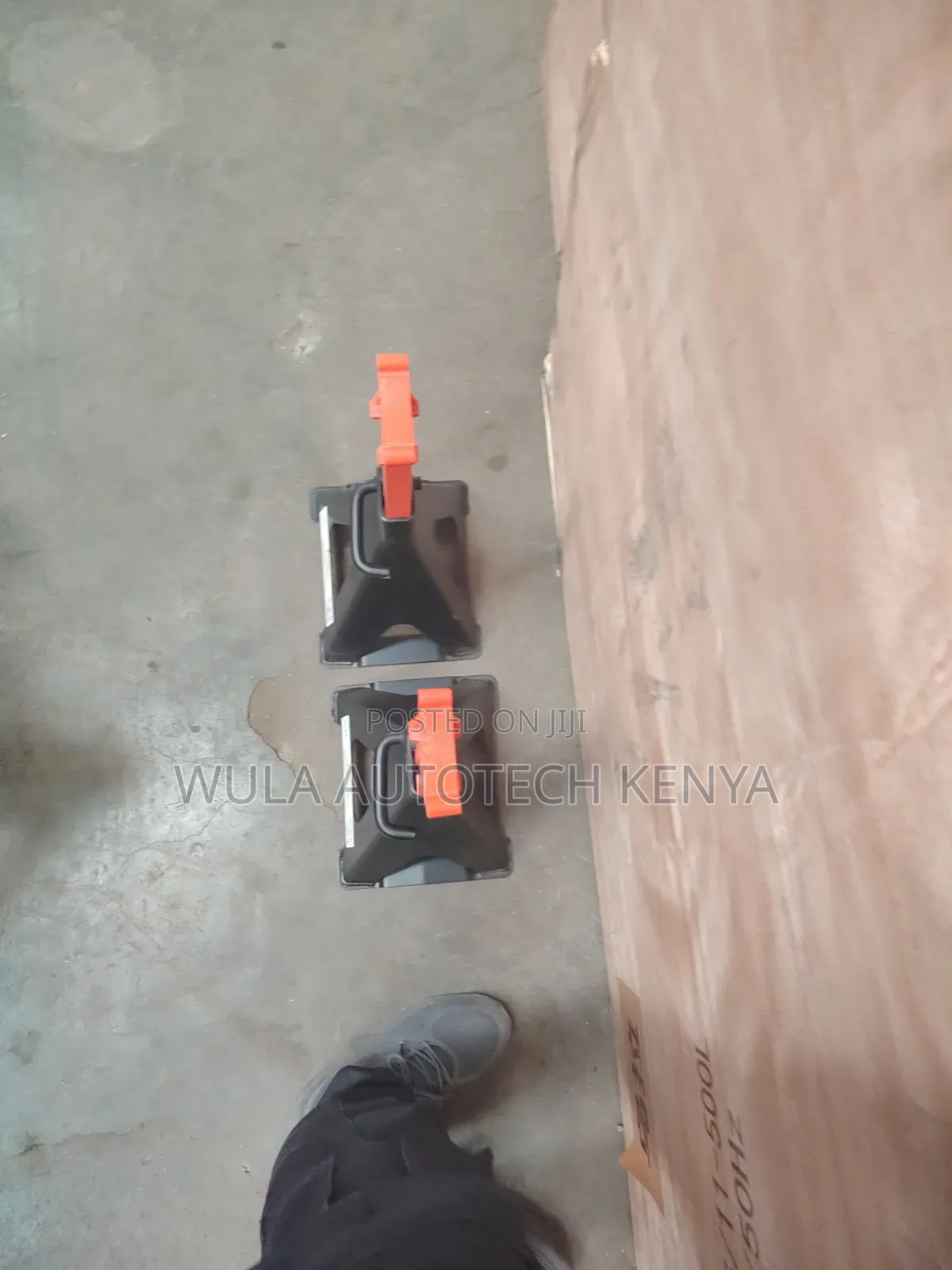 Suitable for Cars and SUVs and Light Commercial Vehicles Safe Stands
