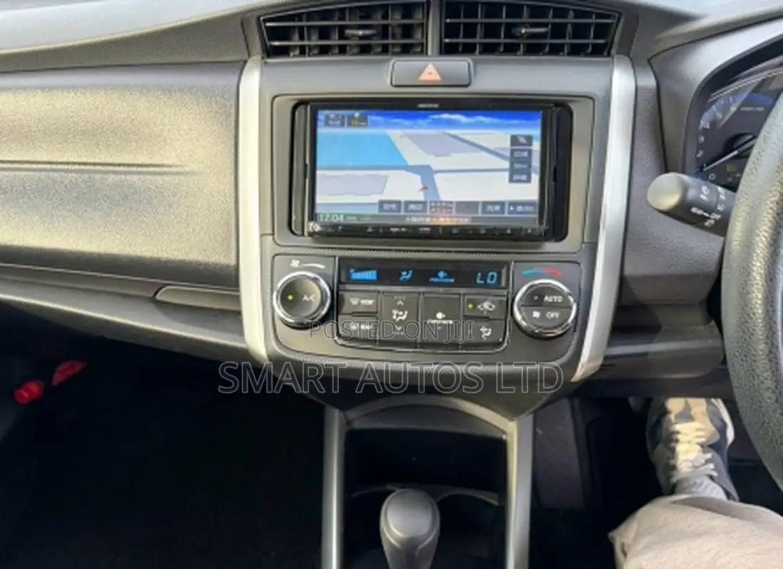Toyota Corolla Fielder 1.5 Hybrid FWD 2020 Pearl