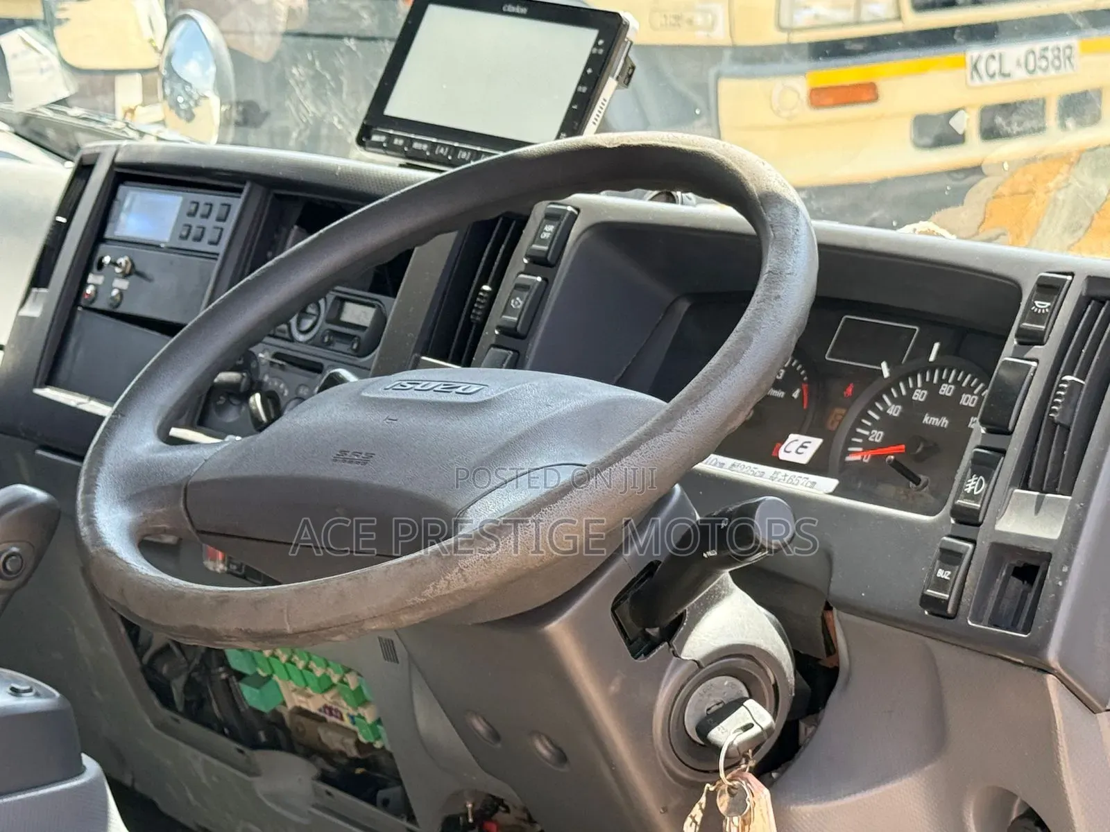Isuzu Elf 4000cc Auto 2018