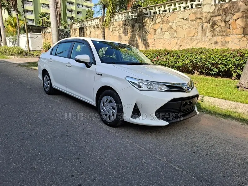 Toyota Axio 1.5 Hybrid 2WD 2020 White
