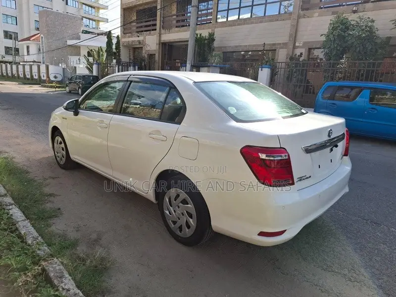 Toyota Axio 1.5 Hybrid 2WD 2020 White