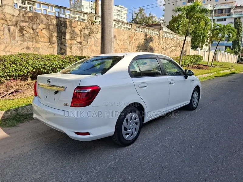 Toyota Axio 1.5 Hybrid 2WD 2020 White