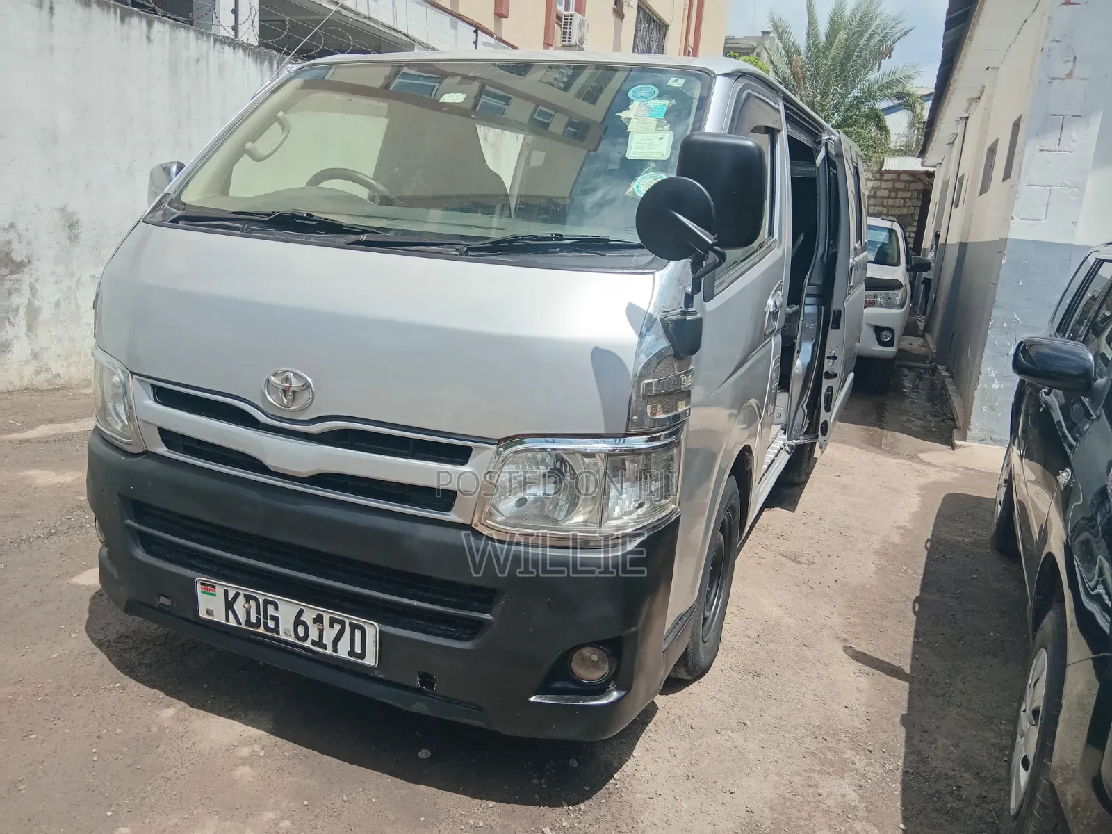 Toyota HiAce 2015 Silver