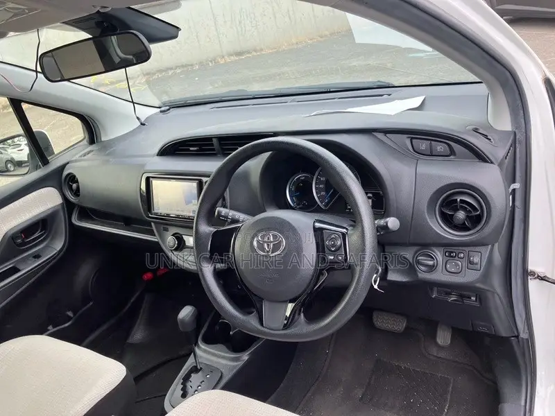 Toyota Vitz 1.5 FWD Hybrid 5dr 2019 White