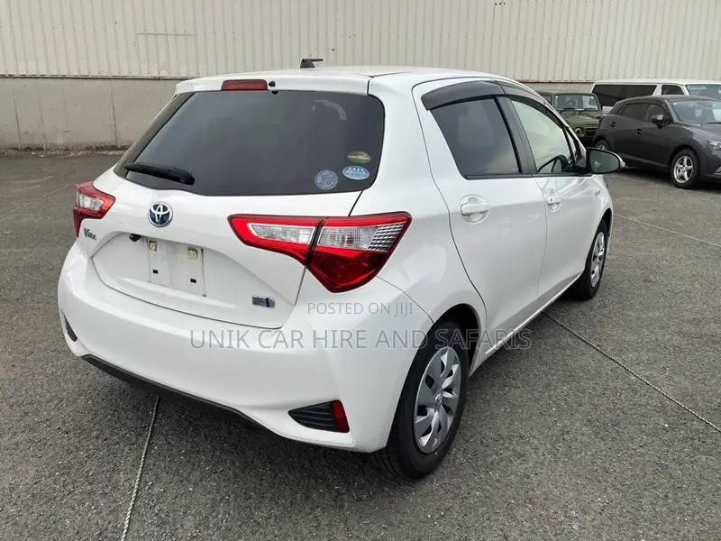 Toyota Vitz 1.5 FWD Hybrid 5dr 2019 White