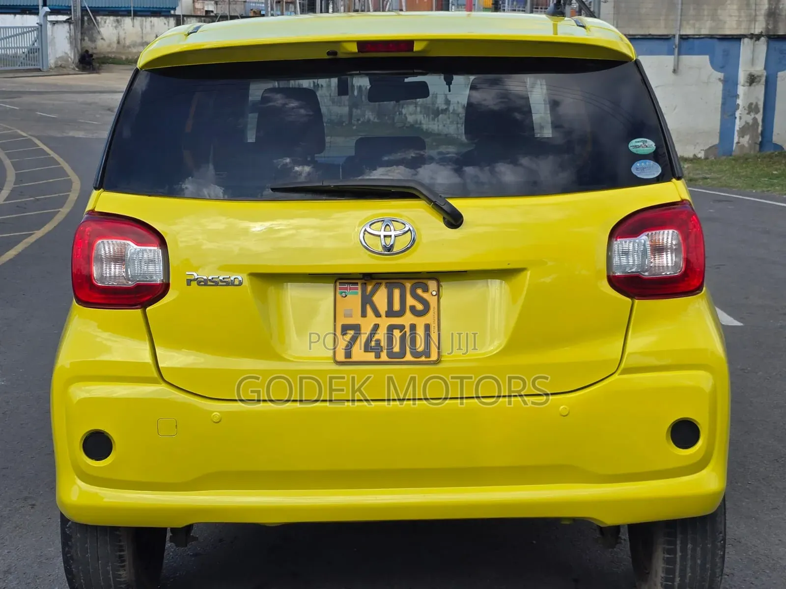 Toyota Passo 2017 Yellow