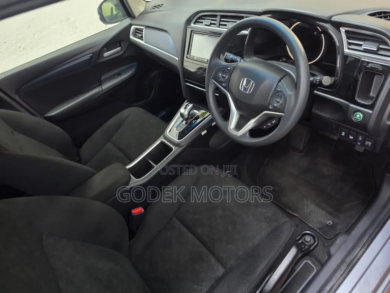 Honda Fit Shuttle 2019 Silver