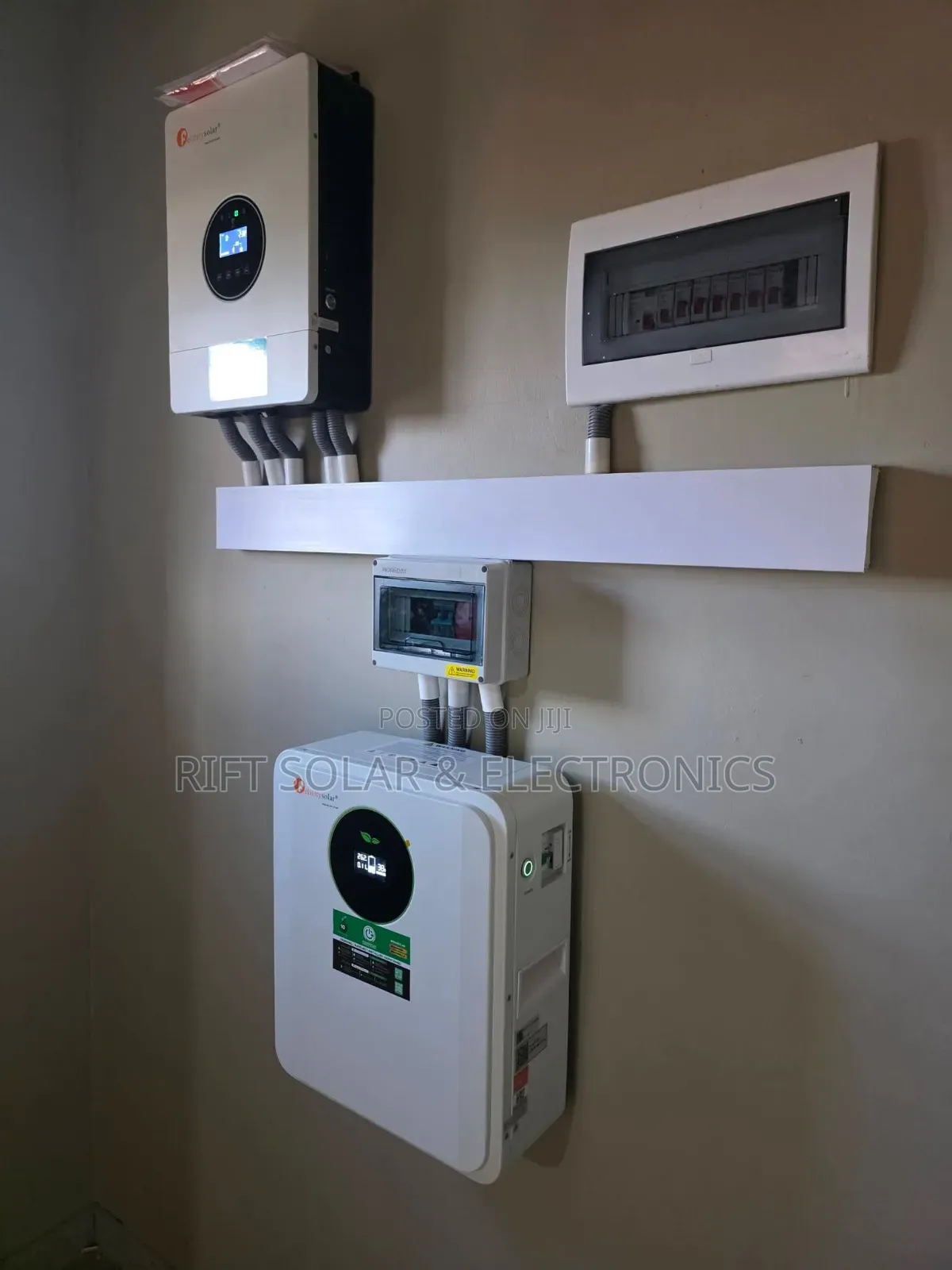 SRNE 1.5kva - 12v Hybrid Inverter Solar Compatible & Backup