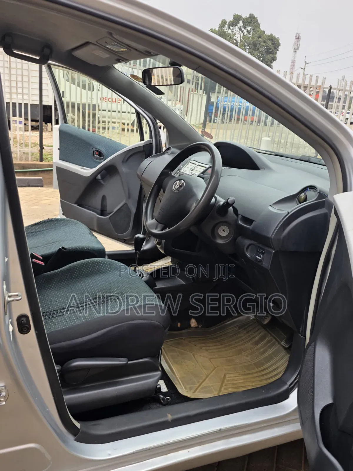 Toyota Vitz 2005 Silver