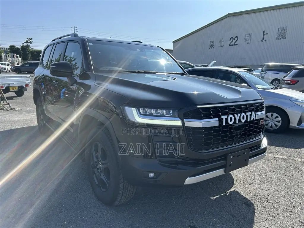 Toyota Land Cruiser LC300 2023 Black