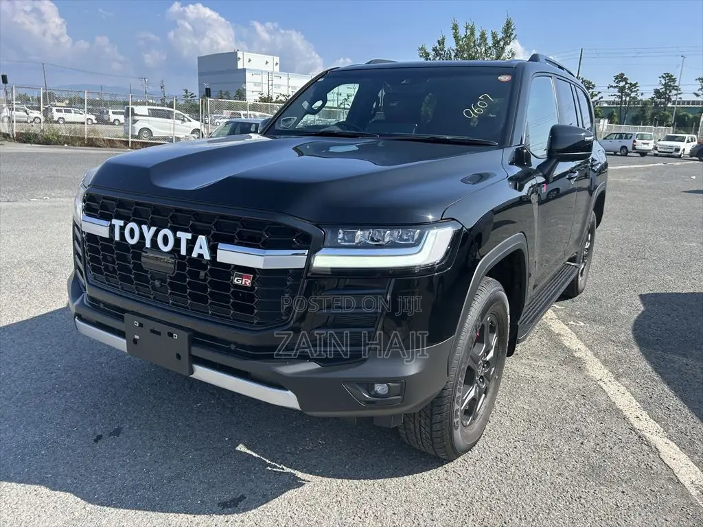 Toyota Land Cruiser LC300 2023 Black