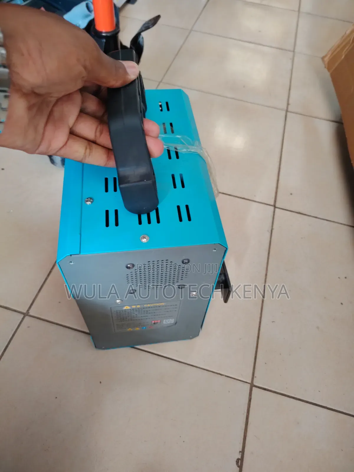 Built-in Safety Protection Against Reverse Polarity Car Battery Jumper