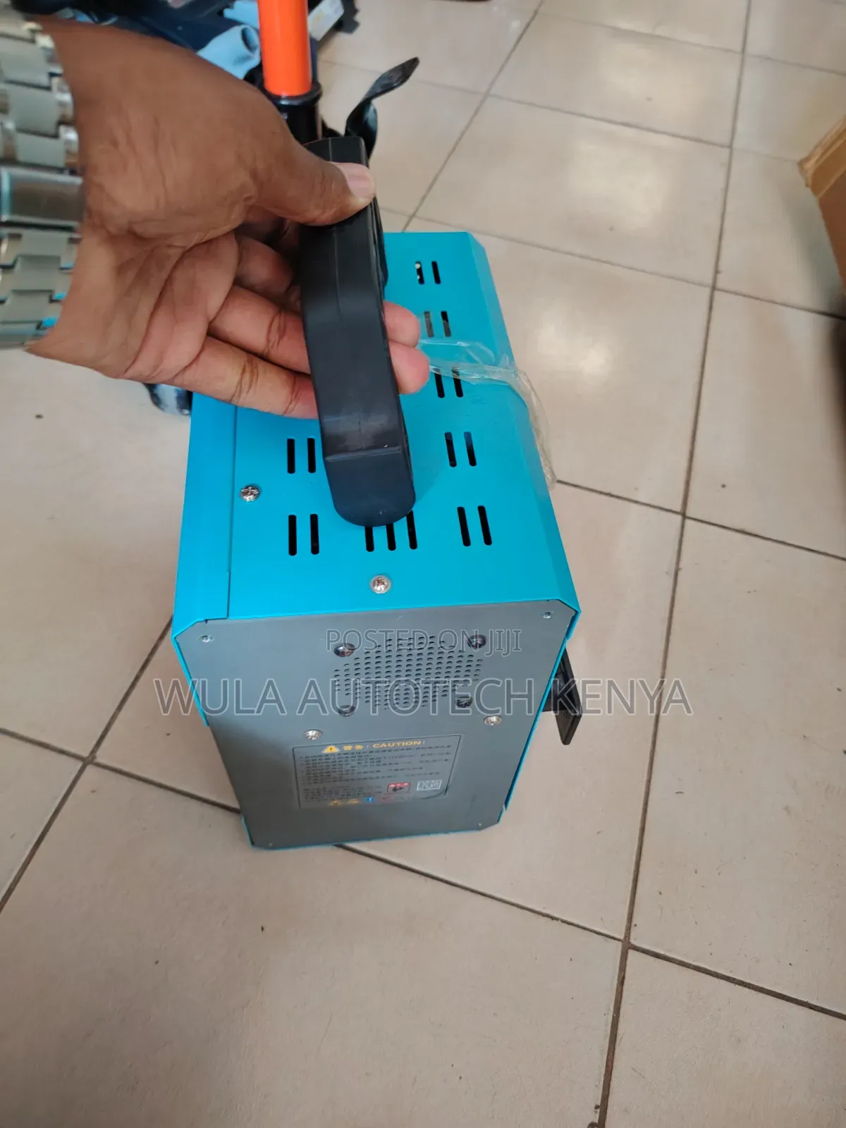 Built-in Safety Protection Against Reverse Polarity Car Battery Jumper