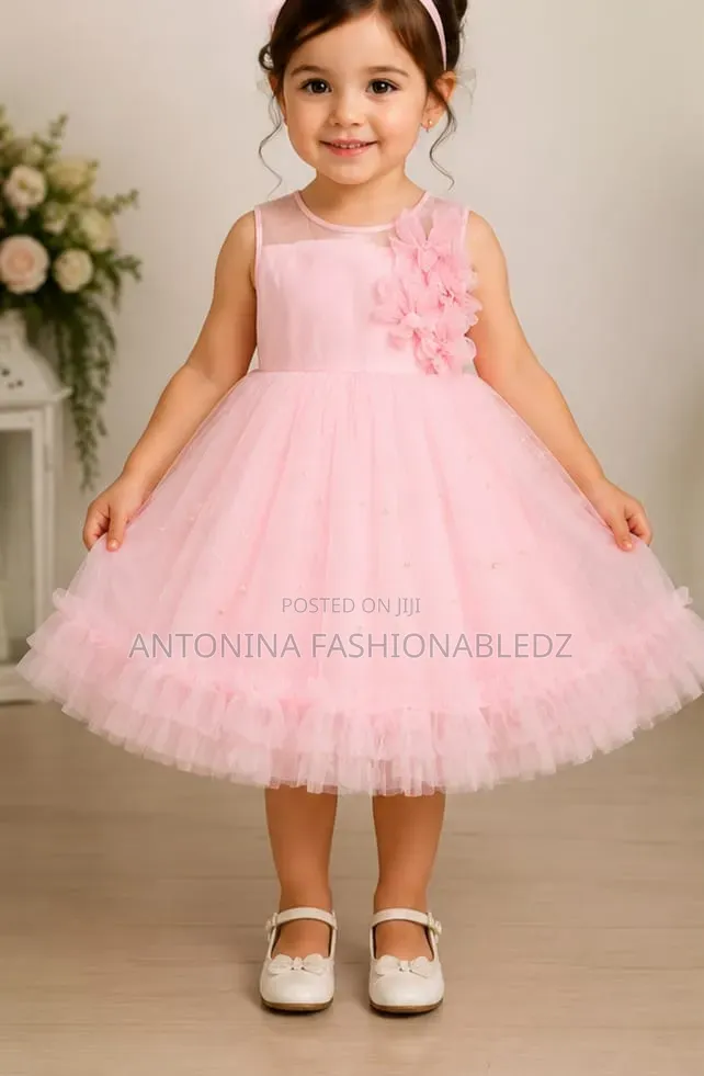 Girls Pretty Dress in Fashion