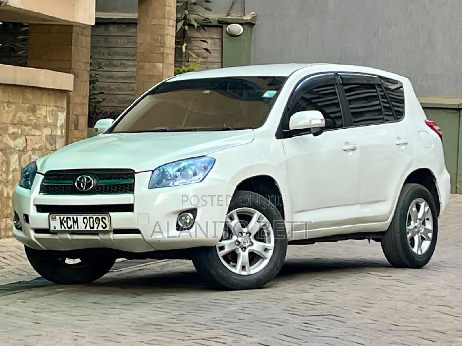 Toyota RAV4 2010 White
