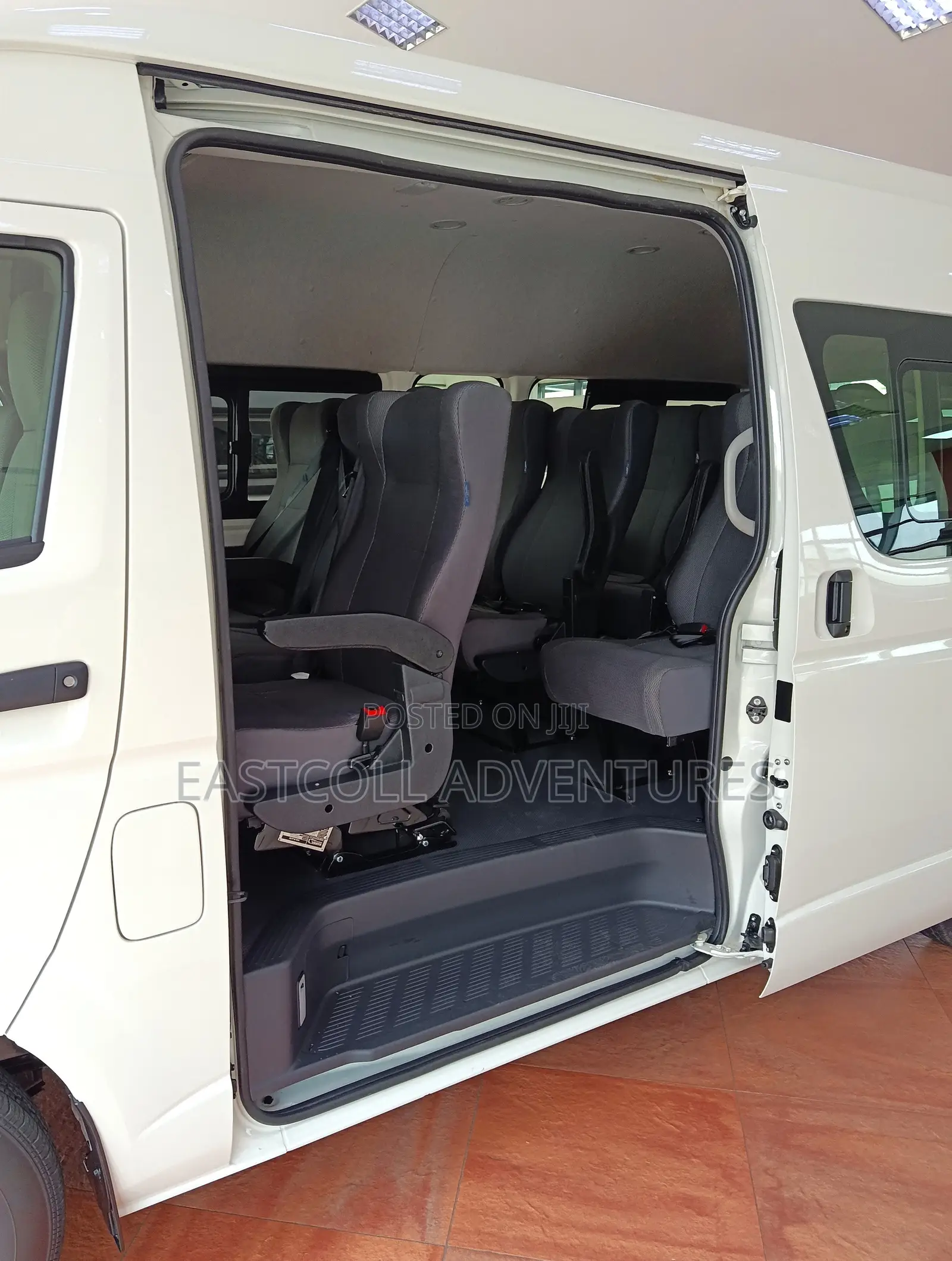 Executive 14 Seater Toyota Hiace Van for Hire – Chauffeur Driven
