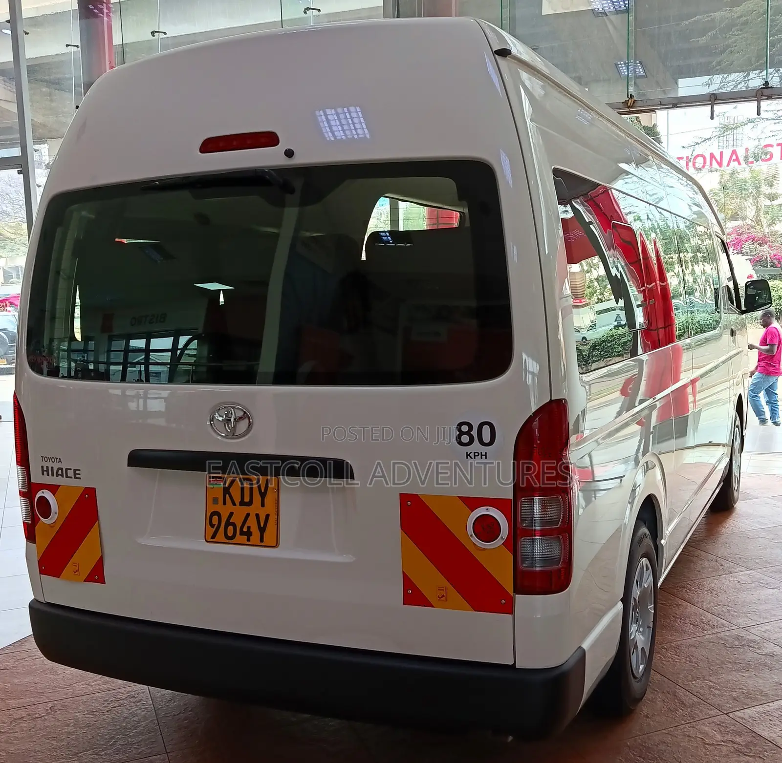 Executive 14 Seater Toyota Hiace Van for Hire – Chauffeur Driven