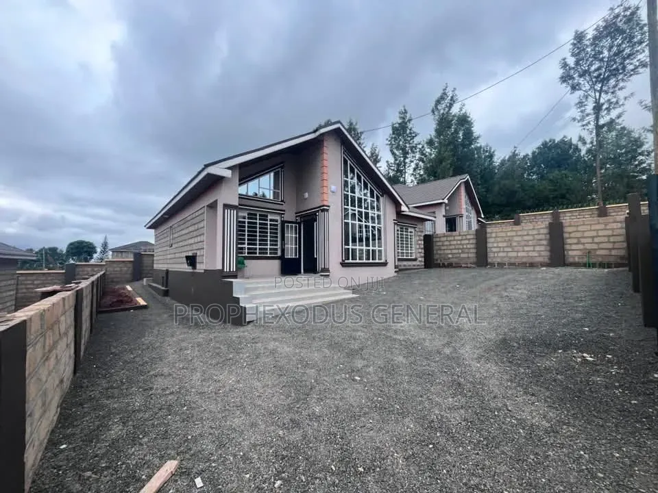 3bdrm Bungalow in Oluulua for sale