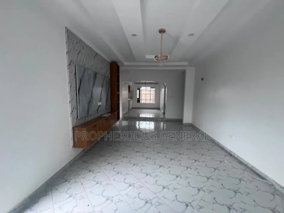 3bdrm Bungalow in Oluulua for sale