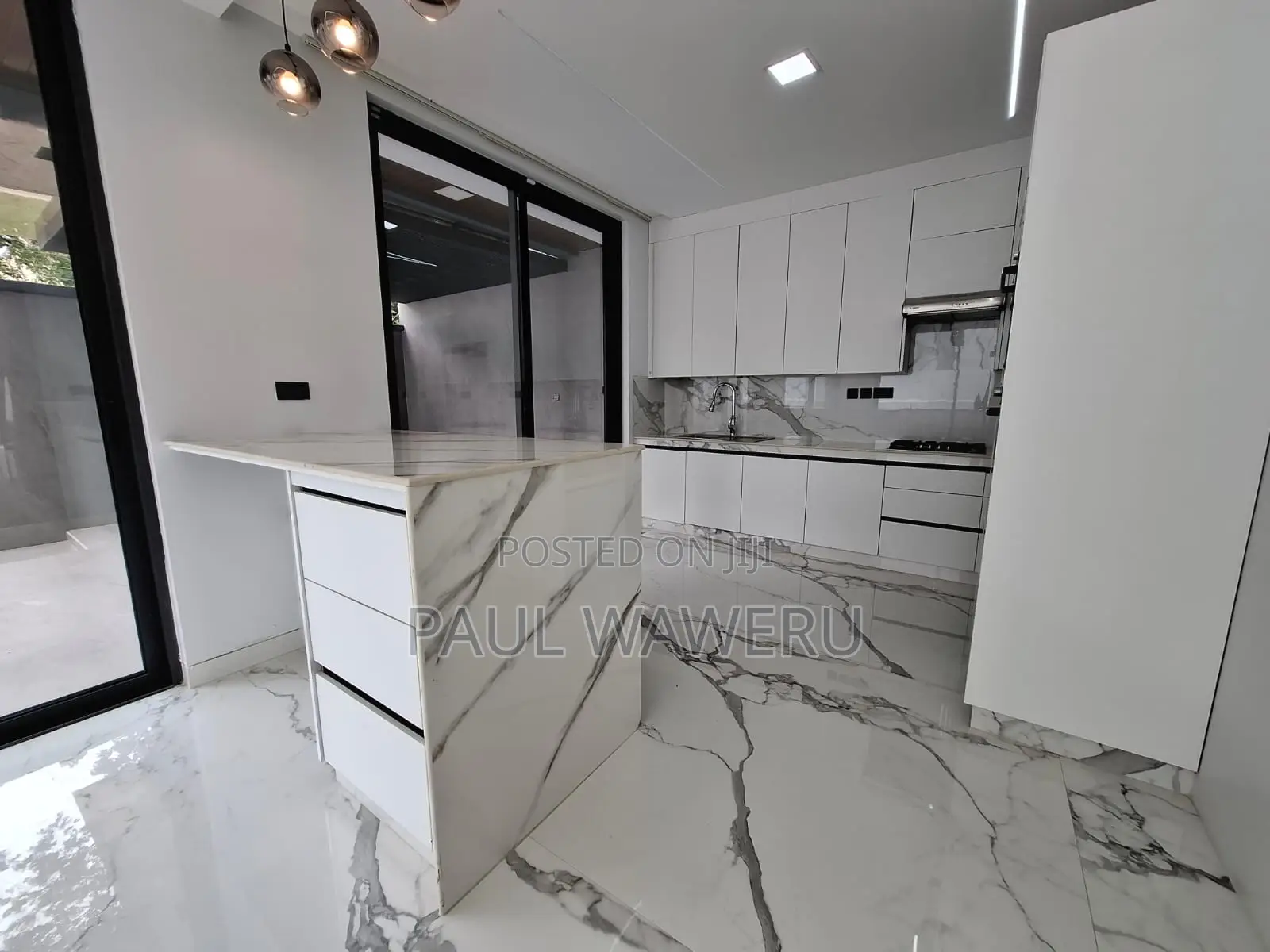 6bdrm Villa in Maziwa for sale