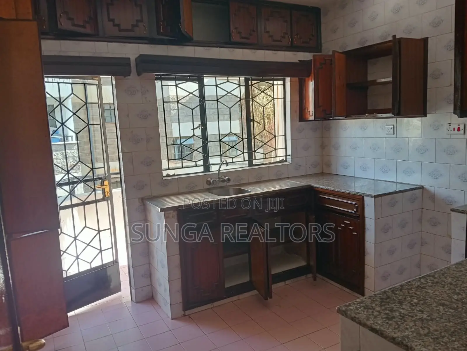 3bdrm Apartment in Raphta Road Area for rent